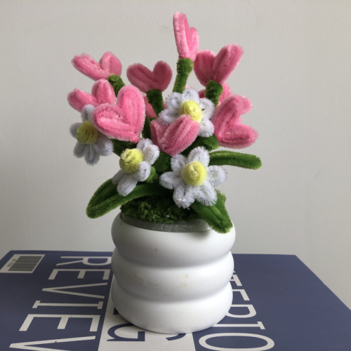 Handmade Pipe Cleaner White Daisy Flower Pink Love Heart Green Leaves with Flowers Potted Plant Artificial Simulation Flowers Indoor Home Desktop Party Wedding Decor 