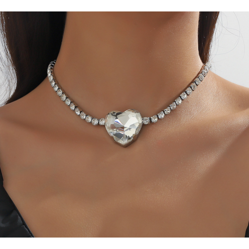 New Shiny Silver Heart Necklace Ladies Exquisite Clavicle Chain Necklace Jewelry for Ladies Gift New Shiny Silver Heart Necklace Ladies Exquisite Clavicle Chain Necklace Jewelry for Ladies Gift