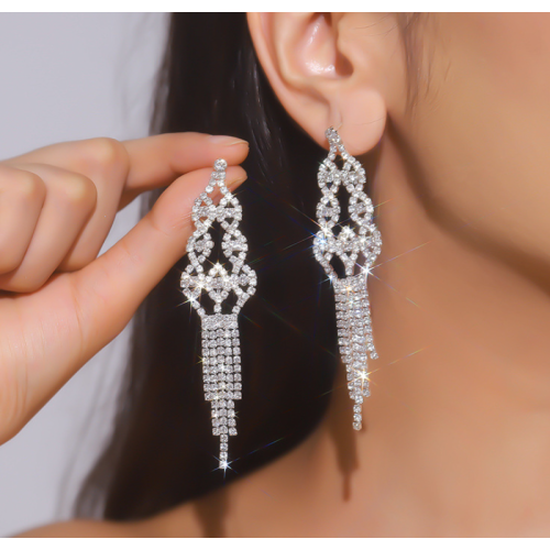 Sparkling Silver Women's Cubic Zirconia Stud Earrings Gorgeous Female Wedding Party Fashion Ear Piercing Accessories New Jewelry