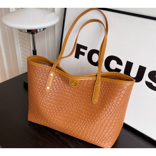 New Brown Fashion Casual Lingge Embroidered Scarf One Shoulder Small Square Bag Shoulder Strap Letter Printing Cross Body Women's Bag New Brown Fashion Casual Lingge Embroidered Scarf One Shoulder Small Square Bag Shoulder Strap Letter Printing Cross Body Women's Bag