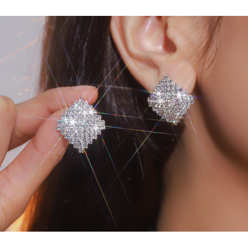 Sparkling Silver Women's Cubic Zirconia Square Stud Earrings Gorgeous Female Wedding Party Fashion Ear Piercing Accessories New Jewelry