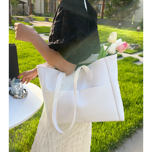 New White Fashion Casual Lingge Shoulder Small Square Bag Shoulder Strap Letter Printing Cross Body Women's Bag New White Fashion Casual Lingge Shoulder Small Square Bag Shoulder Strap Letter Printing Cross Body Women's Bag