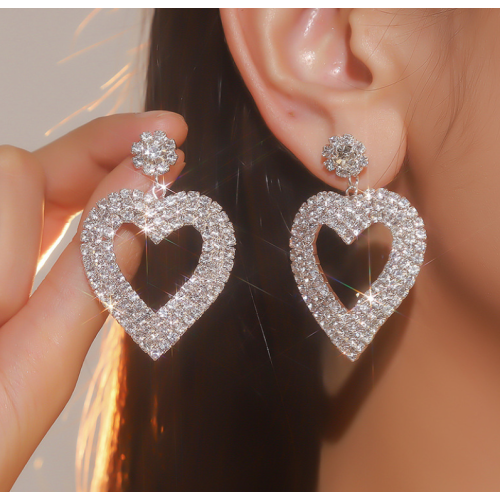 Sparkling Women's Cubic Zirconia Heart Stud Earrings Gorgeous Female Wedding Party Fashion Ear Piercing Accessories New Jewelry